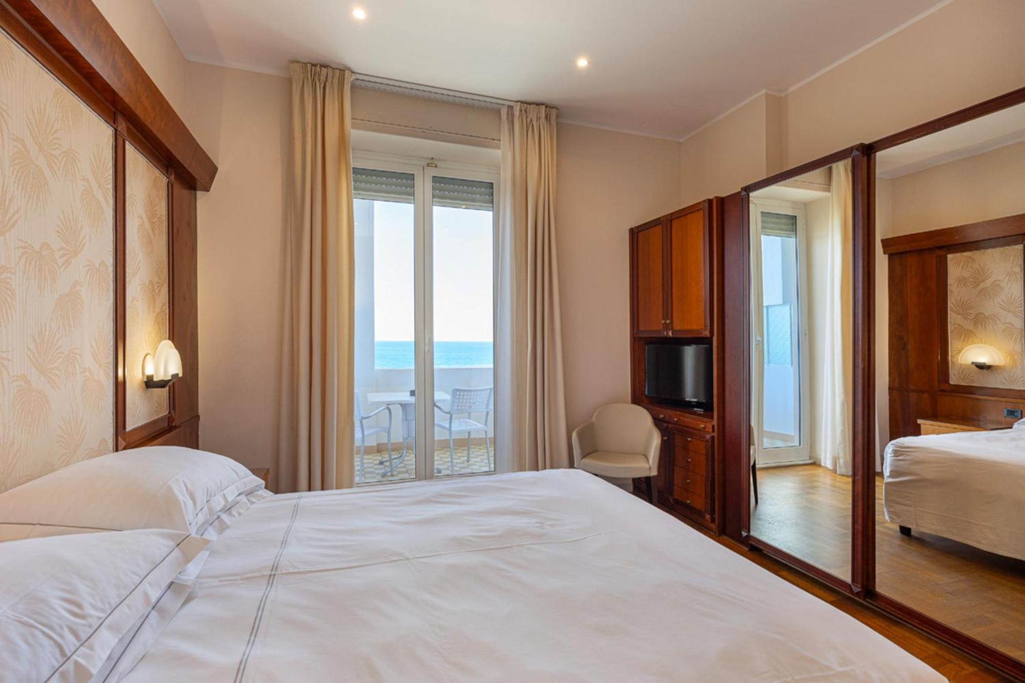 Grand Hotel Mediterranee ألاسيو المظهر الخارجي الصورة