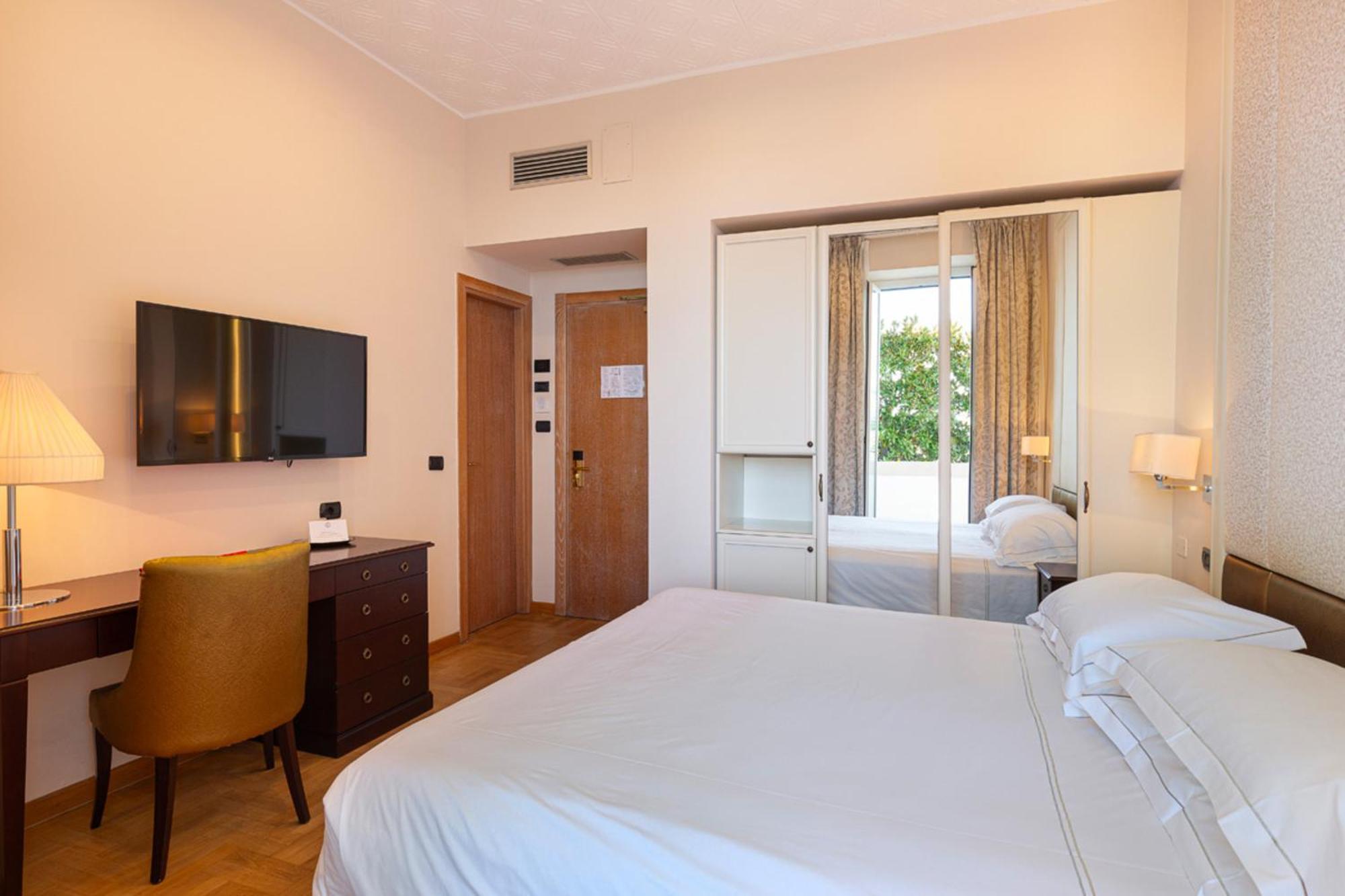 Grand Hotel Mediterranee ألاسيو المظهر الخارجي الصورة